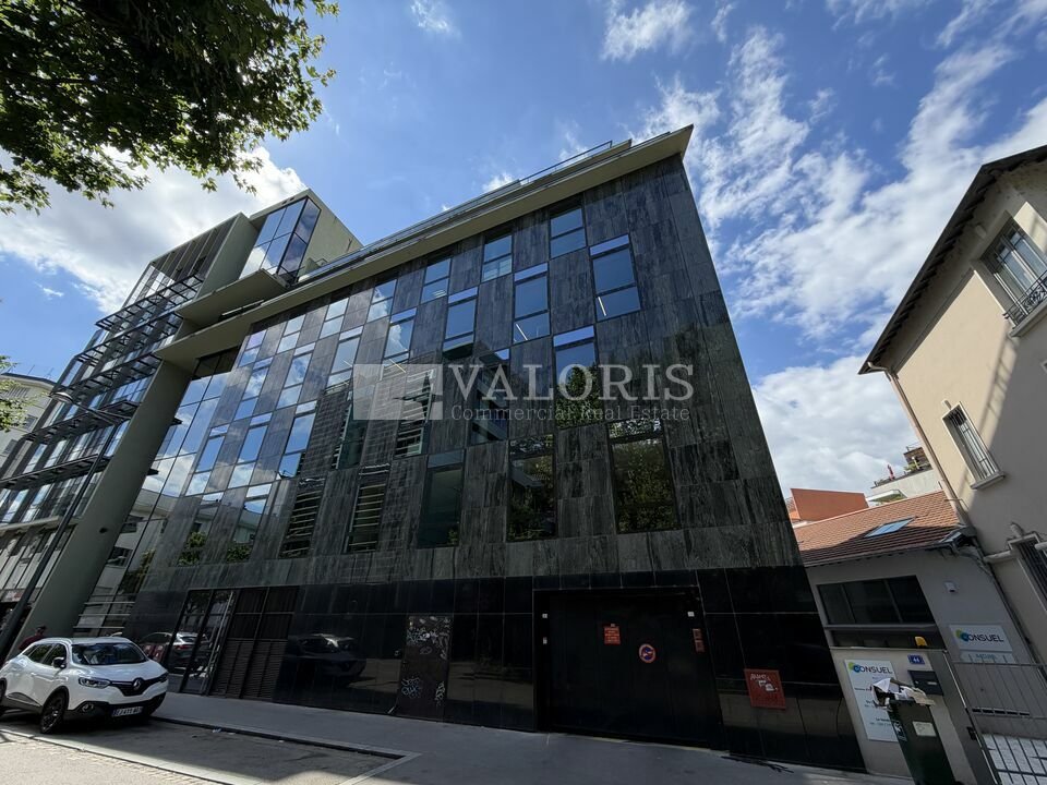 Local commercial 729 m² · à Lyon 07 · 729 m² · 13 649 €/mois