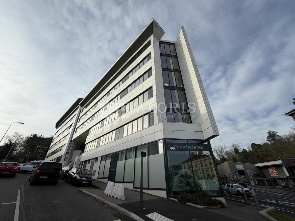 Local commercial 194 m² · à Tassin-la-Demi-Lune · 194 m² · 3 864 €/mois