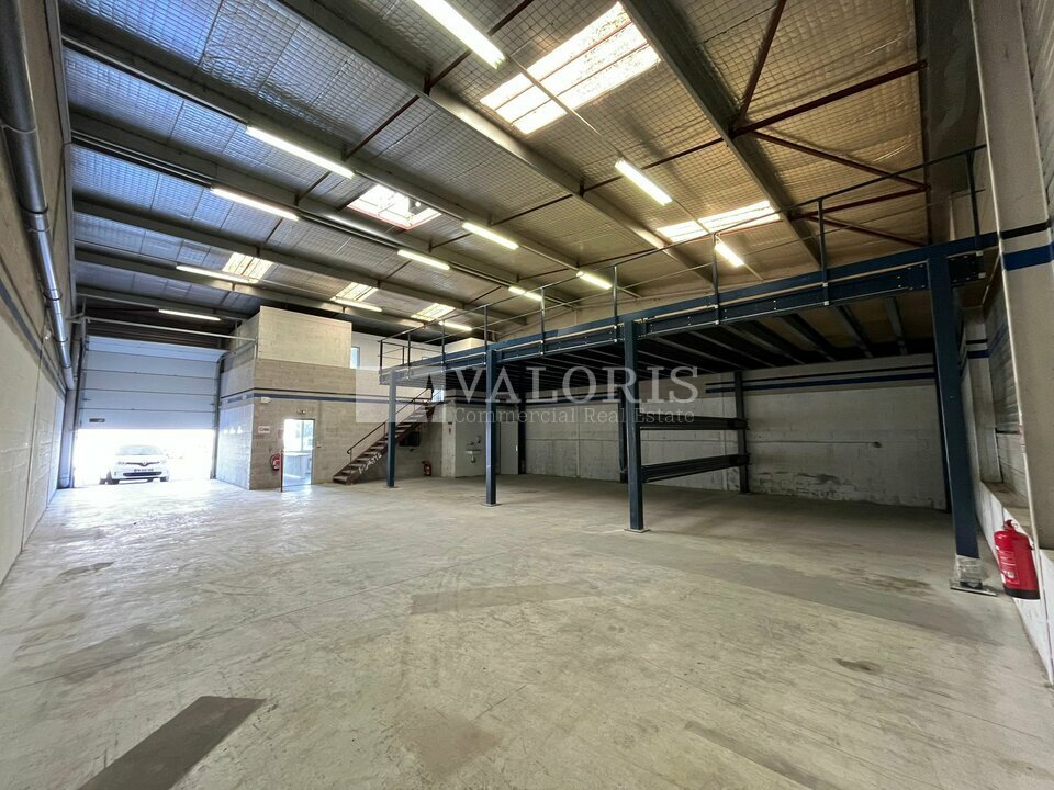 Local commercial 390 m² · à Vitrolles · 390 m² · 2 950 €/mois
