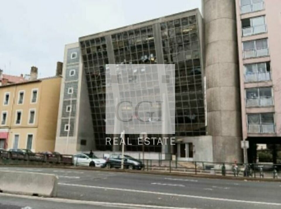 Local commercial 265 m² · à Lyon 07 · 265 m² · 4 889 €/mois