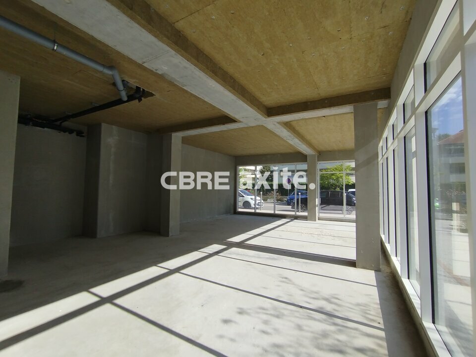 Local commercial 246 m² · à Ferney Voltaire · 246 m² · 4 218 €/mois
