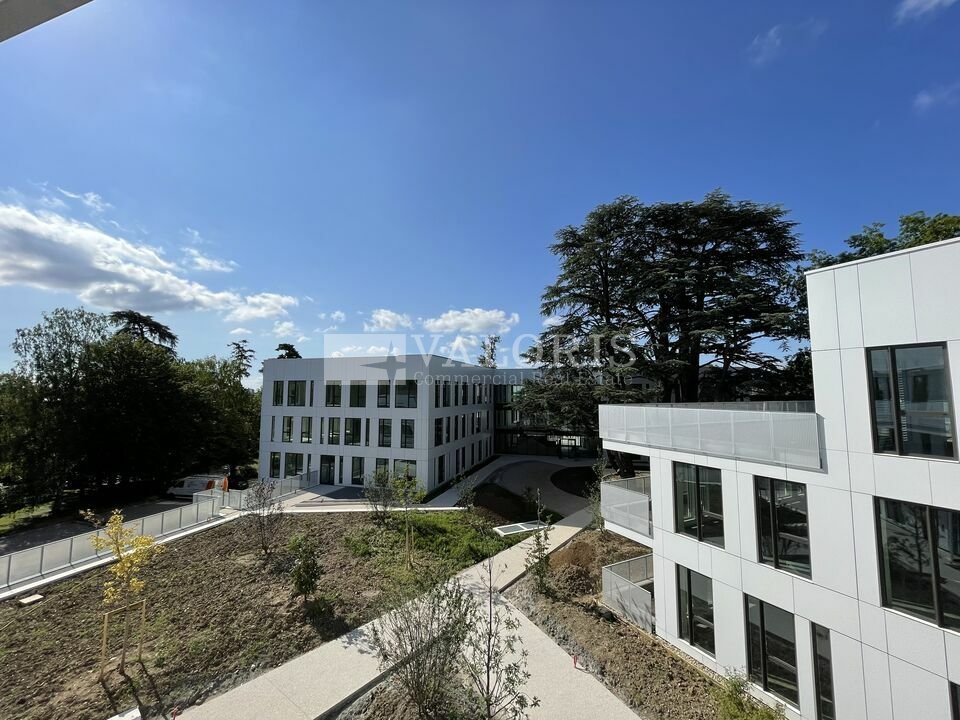 Local commercial 497 m² · à Limonest · 497 m² · 11 387 €/mois