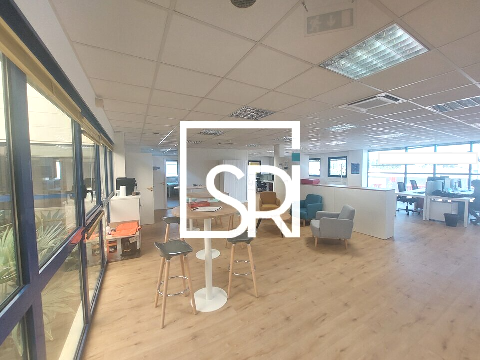 Local commercial 577 m² · à Clermont Ferrand · 577 m² · 5 686 €/mois