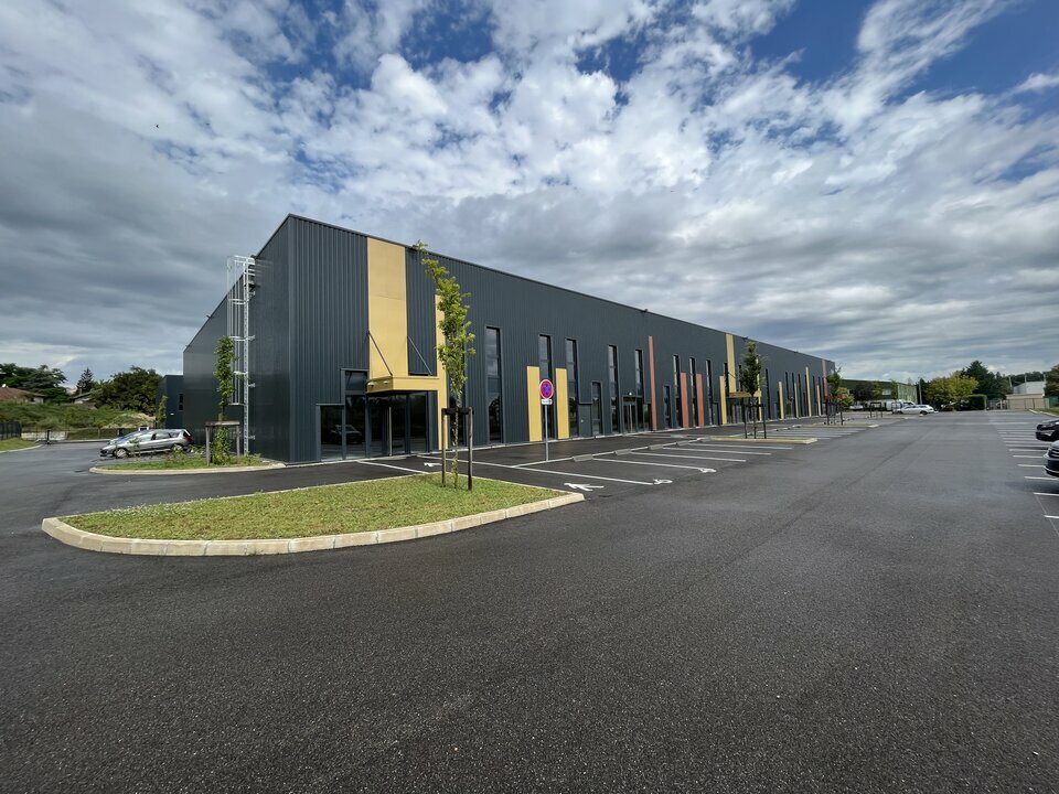 Local commercial 2227 m² · à Villefontaine · 2 227 m² · 19 573 €/mois