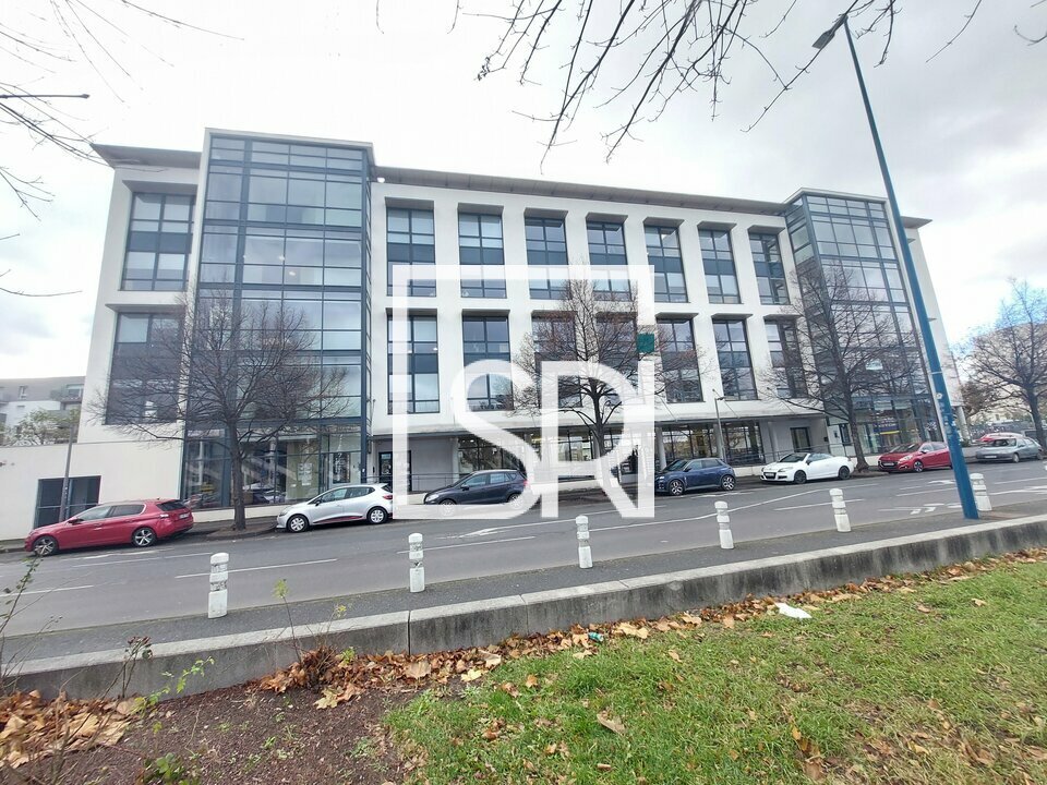 Local commercial 122 m² · à Clermont Ferrand · 122 m² · 1 805 €/mois