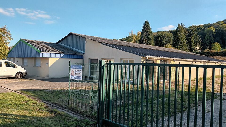 Local commercial 790 m² · à St Aubin sur Gaillon · 790 m² · 459 000 €