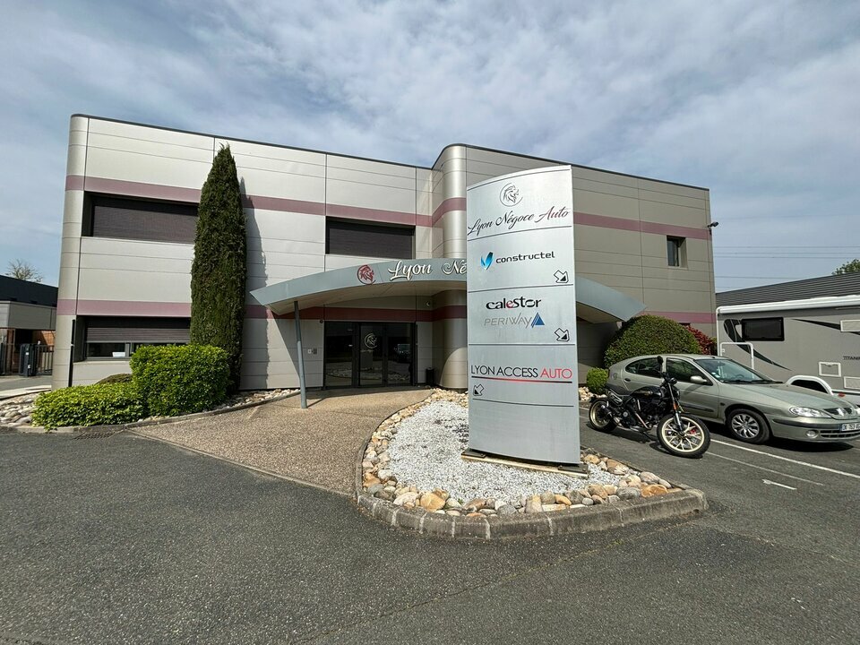 Local commercial 90 m² · à Miribel · 90 m² · 900 €/mois