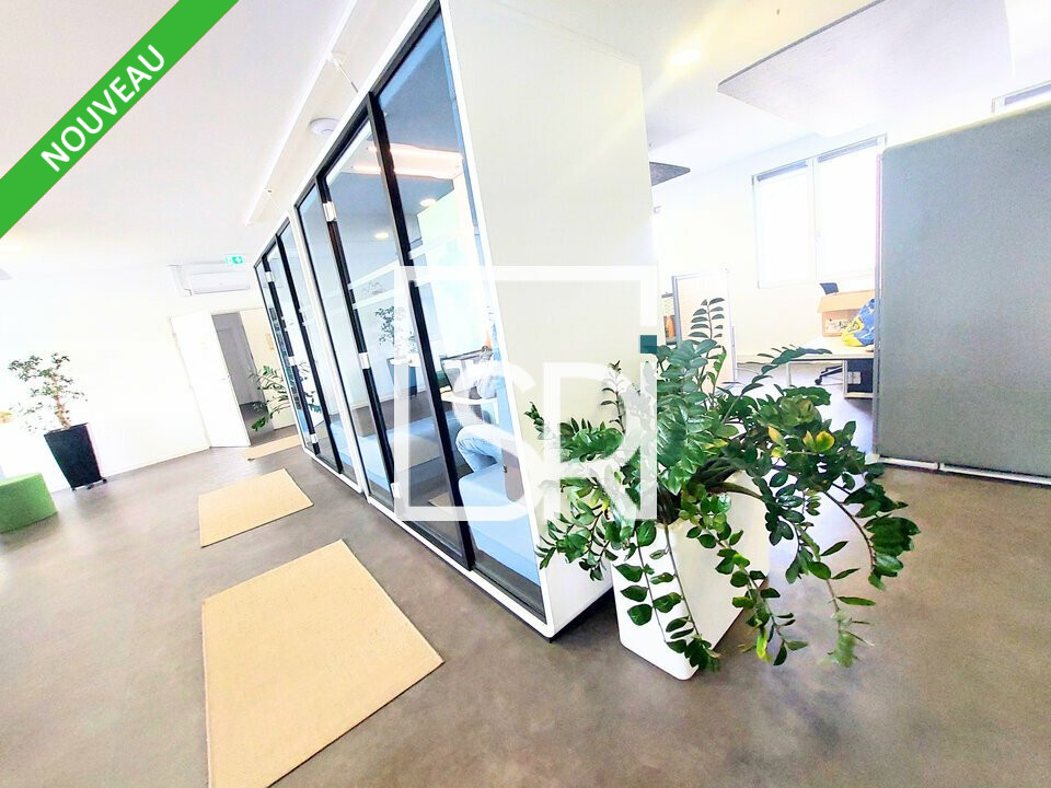 Local commercial 900 m² · à Clermont Ferrand · 900 m² · 8 000 €/mois