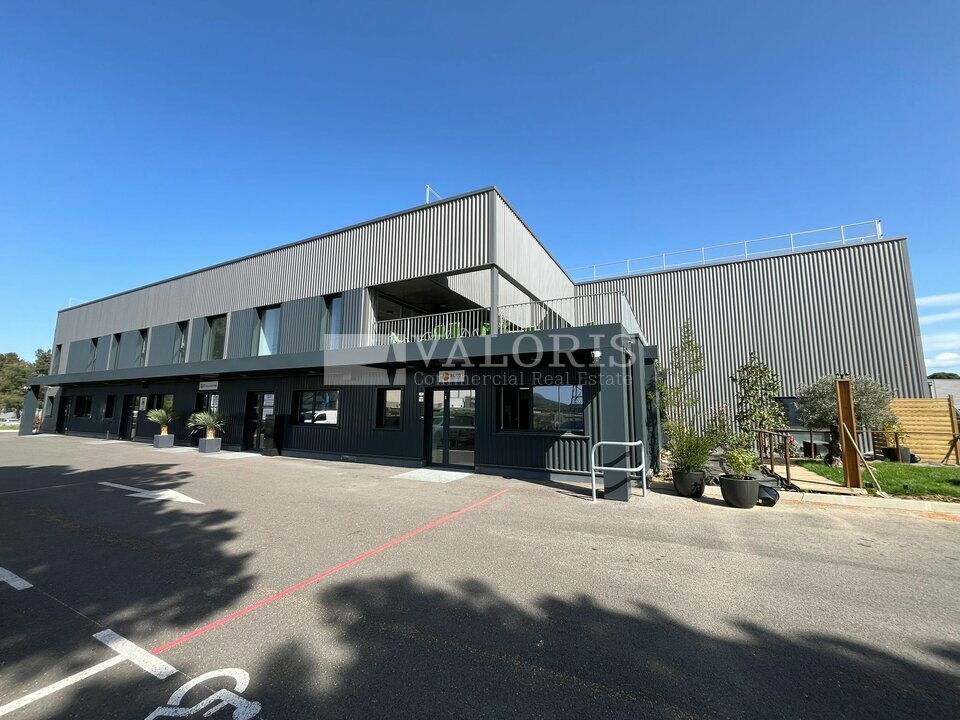 Local commercial 213 m² · à Rousset · 213 m² · 2 350 €/mois