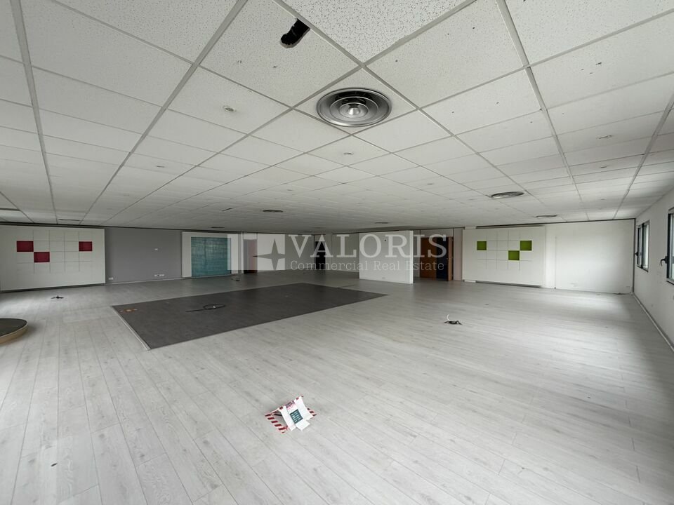 Local commercial 900 m² · à Limonest · 900 m² · 9 433 €/mois