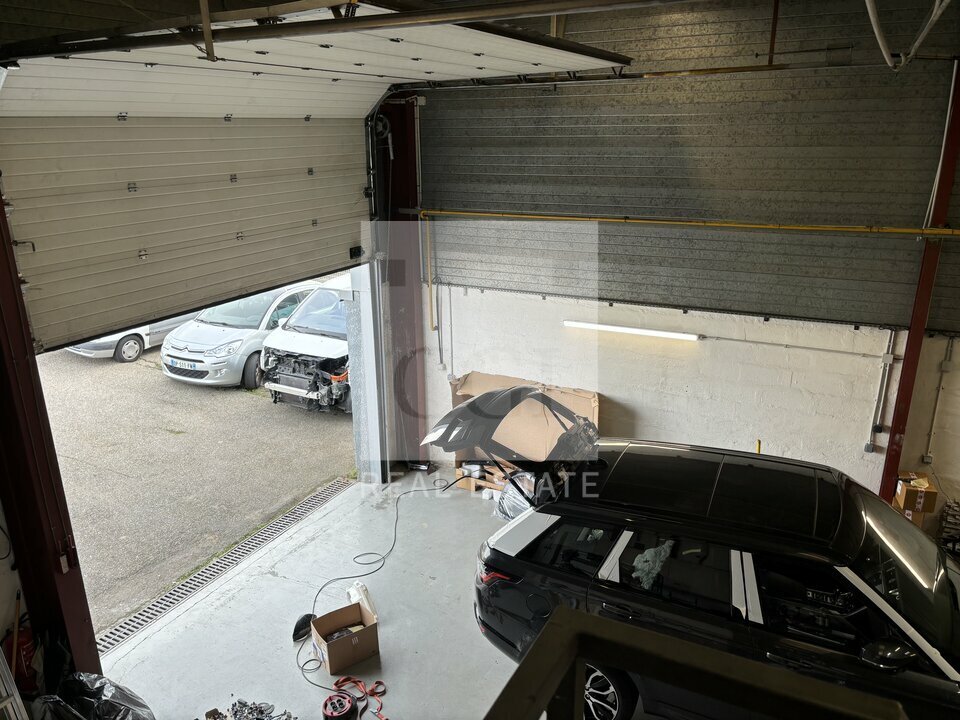 Local commercial 380 m² · à Chassieu · 380 m² · 2 642 €/mois