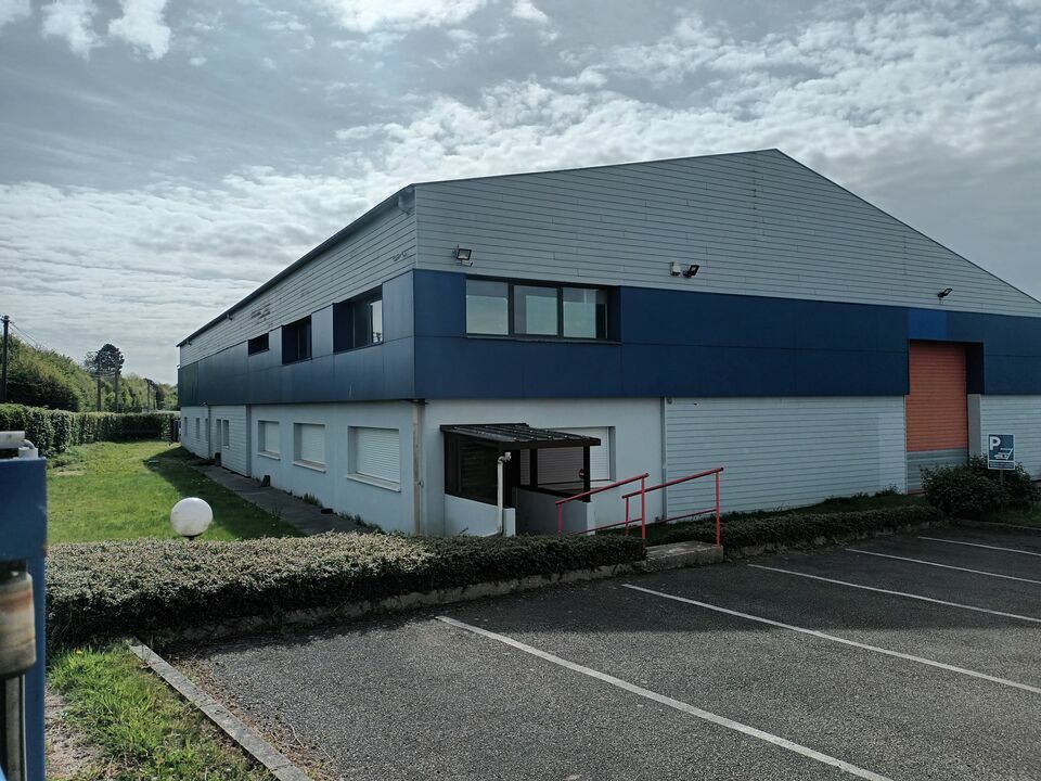 Local commercial 1135 m² · à La Trinite de Thouberville · 1 135 m² · 1 575 000 €