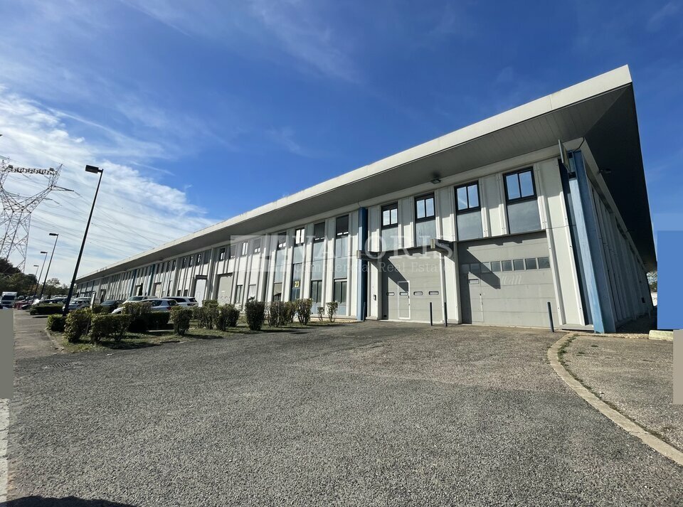 Local commercial 3573 m² · à St Quentin Fallavier · 3 573 m² · 31 308 €/mois