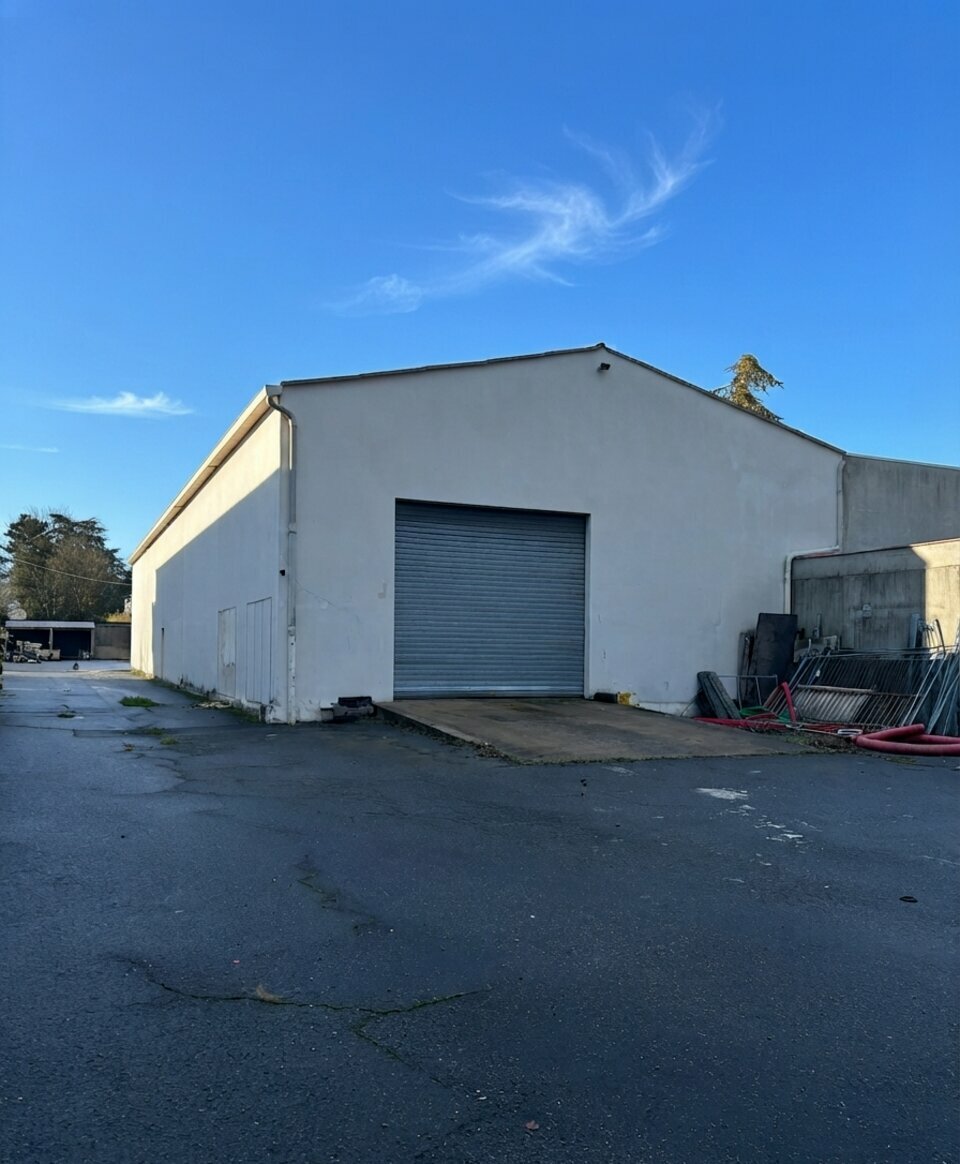 Local commercial 498 m² · à Champagne-au-Mont-d'Or · 498 m² · 5 167 €/mois