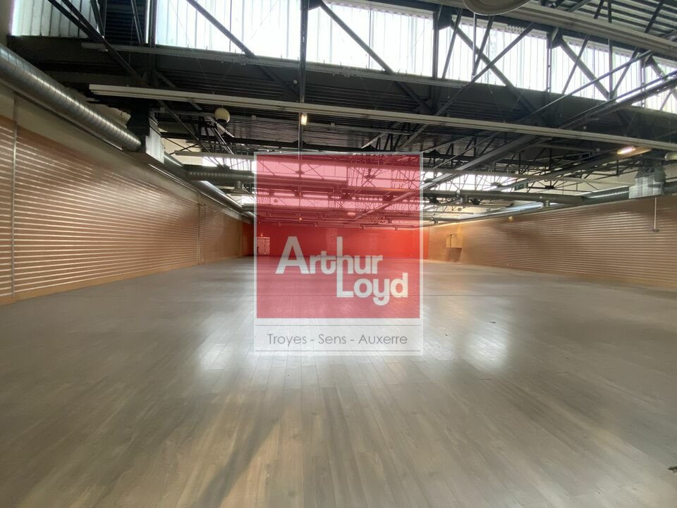 Local commercial 700 m² · à Troyes · 700 m² · 9 573 €/mois