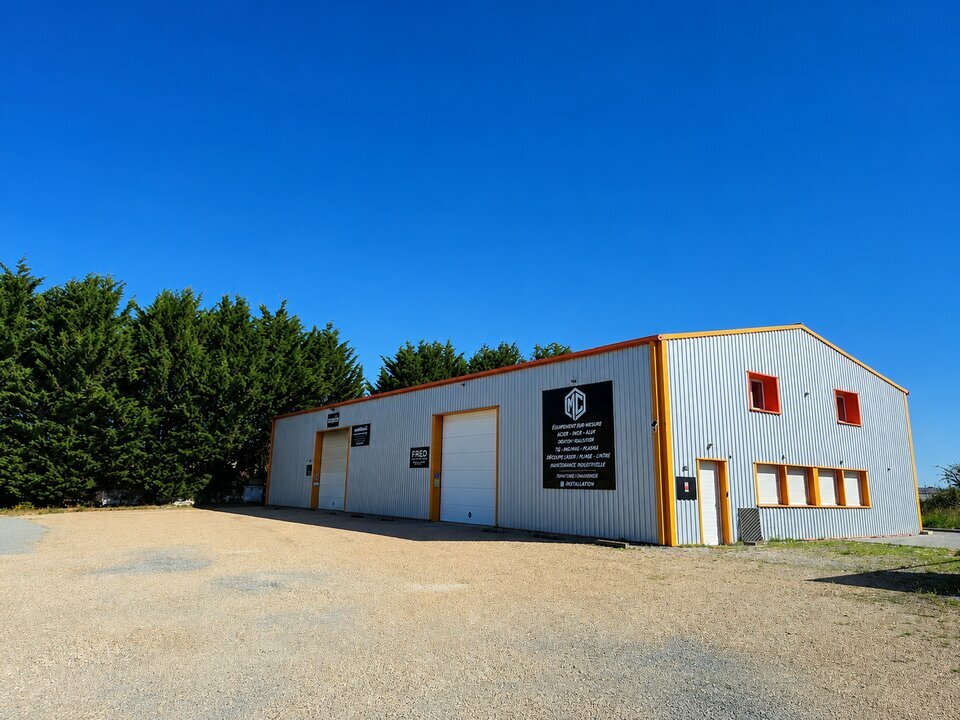 Local commercial 629 m² · à Pissy Poville · 629 m² · 585 000 €