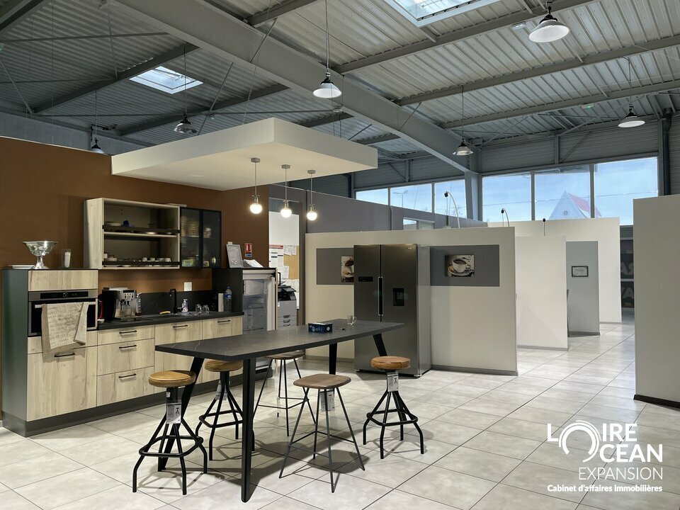 Local commercial 1100 m² · à Chateaubriant · 1 100 m² · 7 058 €/mois