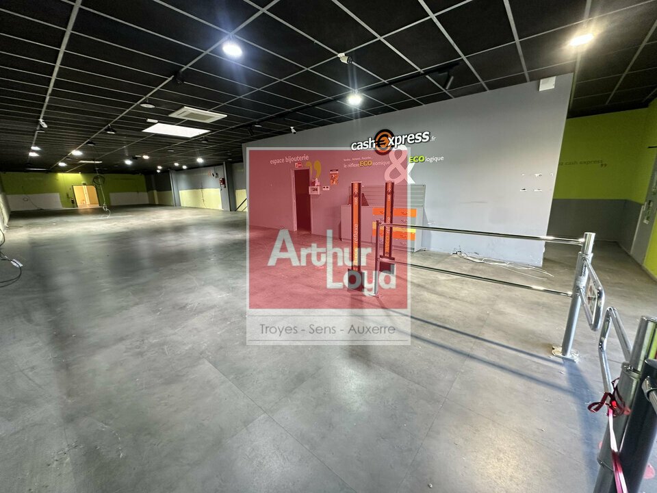 Local commercial 530 m² · à Troyes · 530 m² · 4 775 €/mois