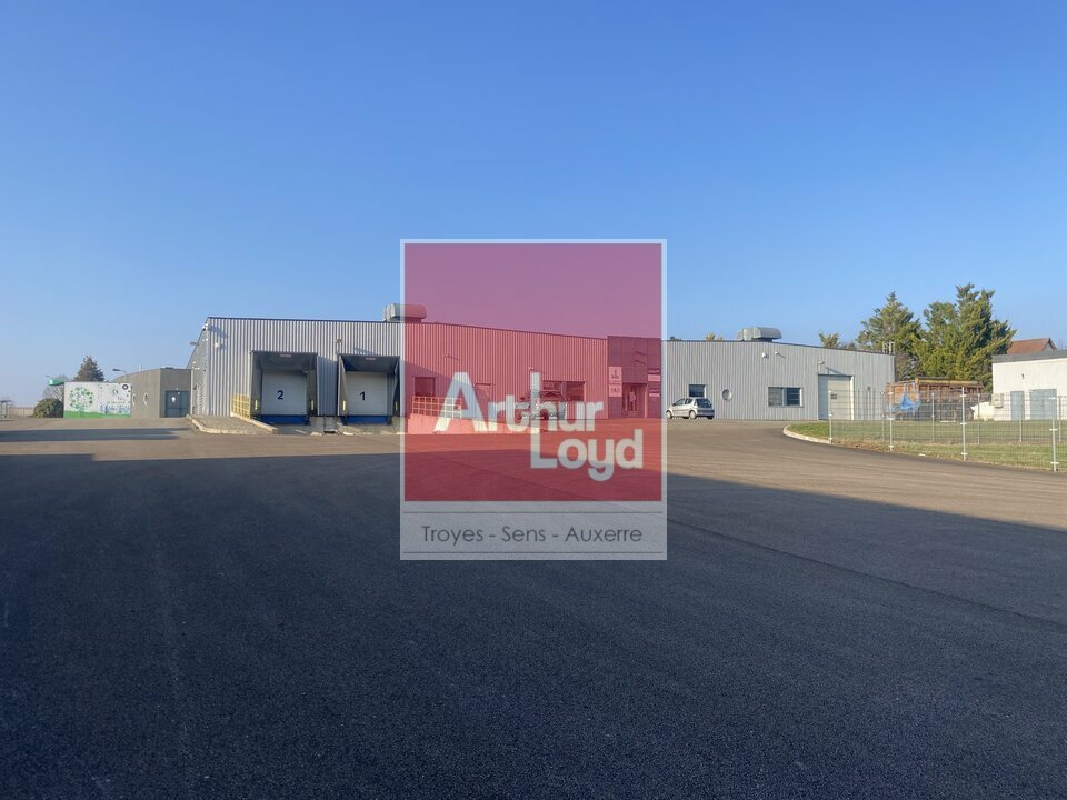 Local commercial 5000 m² · à Fontaine les Gres · 5 000 m² · 22 917 €/mois