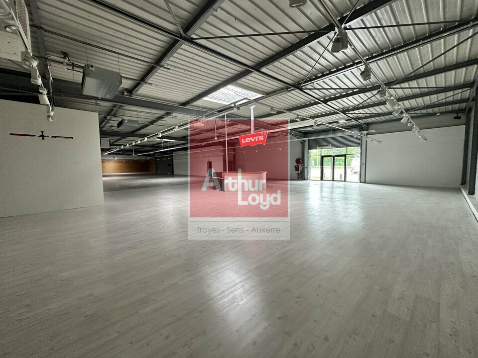 Local commercial 1158 m² · à Troyes · 1 158 m² · 10 443 €/mois