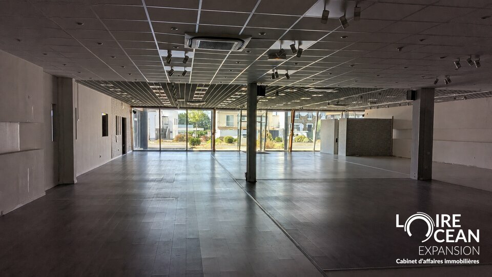 Local commercial 780 m² · à Cholet · 780 m² · 5 500 €/mois