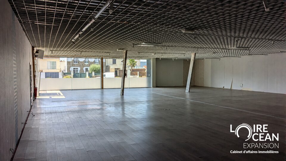 Local commercial 360 m² · à Cholet · 360 m² · 3 000 €/mois
