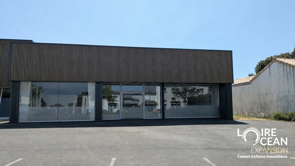 Local commercial 560 m² · à Cholet · 560 m² · 4 667 €/mois