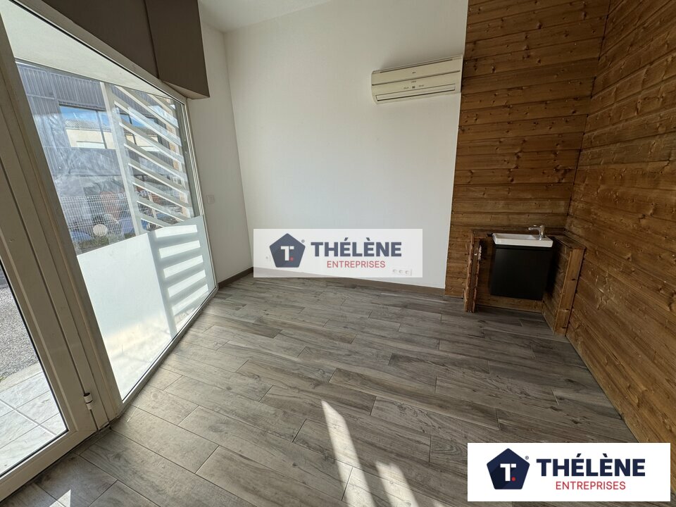 Local commercial 120 m² · à St Jean de Vedas · 120 m² · 2 000 €/mois