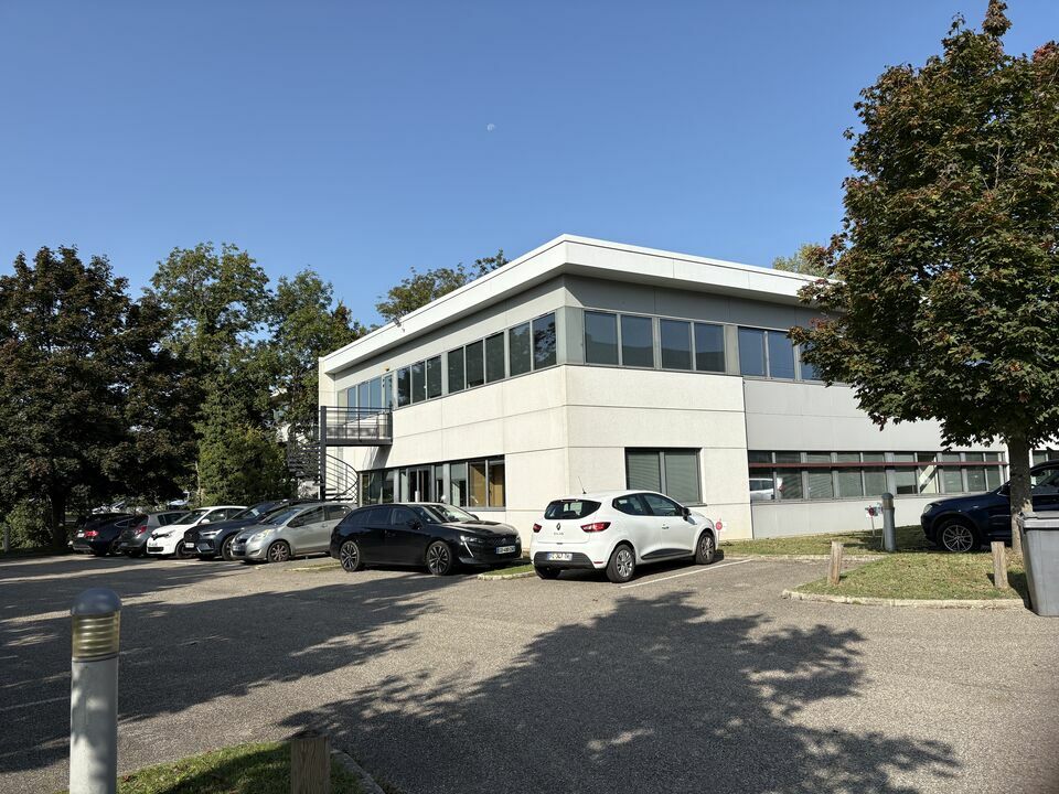 Local commercial 483 m² · à Limonest · 483 m² · 6 854 €/mois