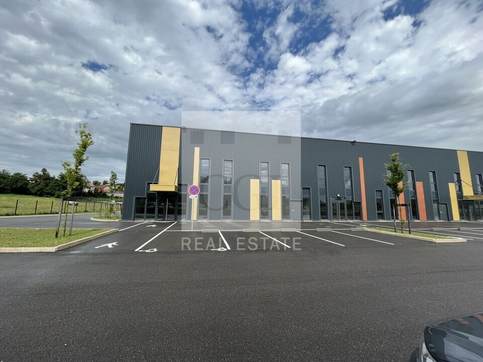 Local commercial 2227 m² · à Villefontaine · 2 227 m² · 2 612 220 €