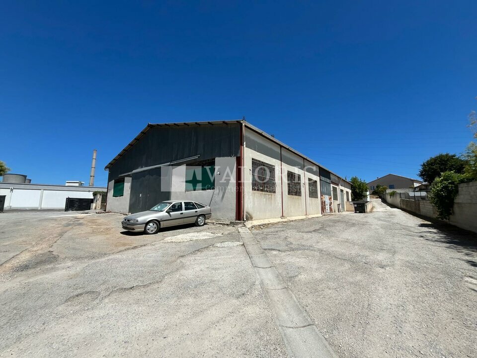 Local commercial 500 m² · à Gardanne · 500 m² · 4 252 €/mois