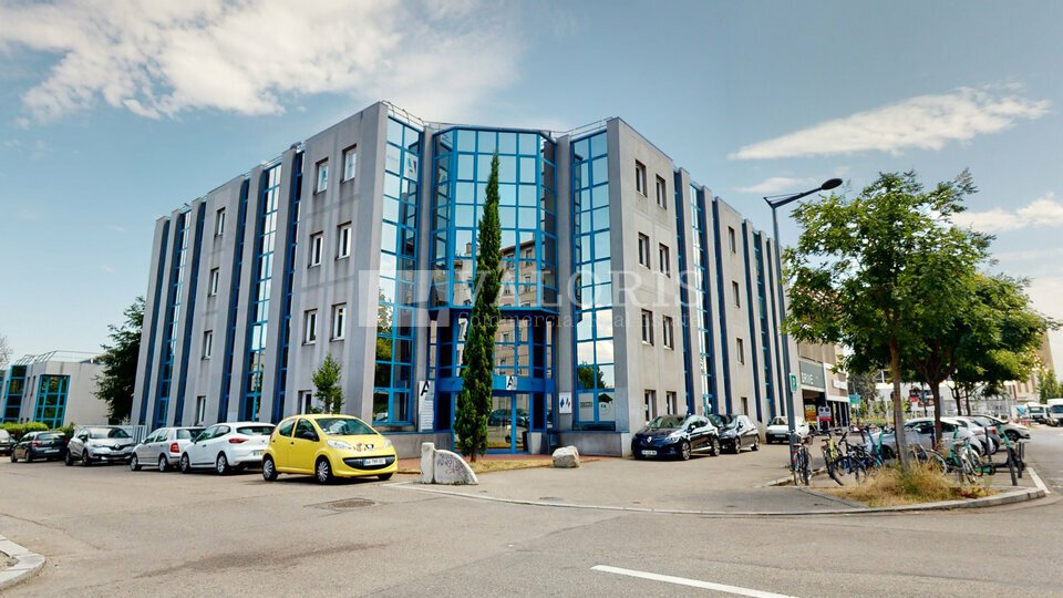 Local commercial 344 m² · à Lyon 07 · 344 m² · 5 261 €/mois