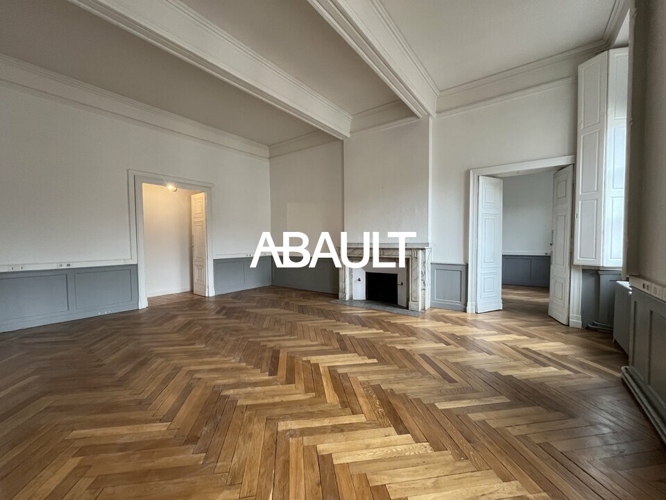 Local commercial 221 m² · à Toulouse · 221 m² · 3 700 €/mois
