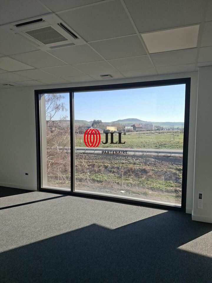 Local commercial 143 m² · à Clermont Ferrand · 143 m² · 2 039 €/mois