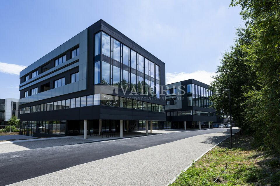 Local commercial 1182 m² · à Limonest · 1 182 m² · 3 998 115 €
