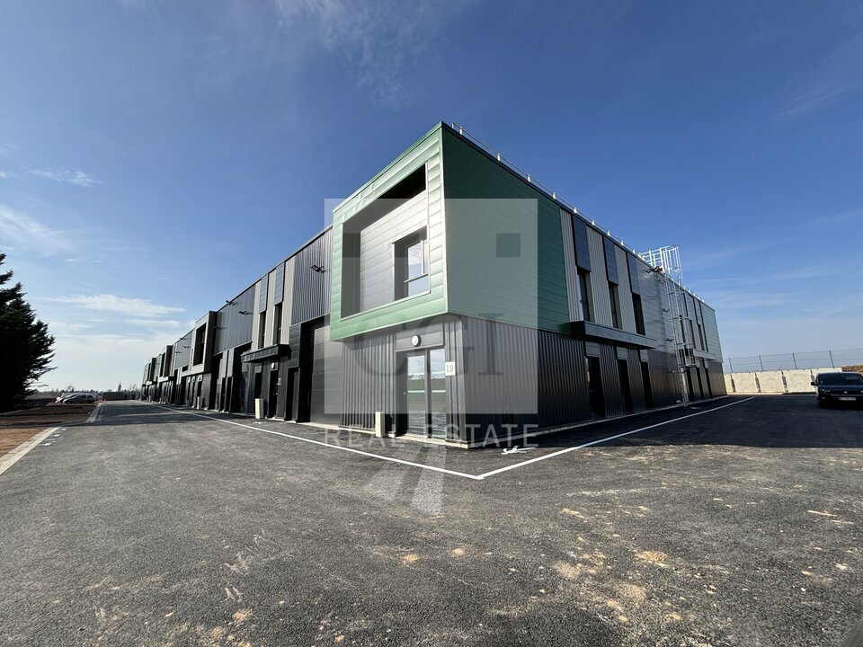 Local commercial 222 m² · à Villette D Anthon · 222 m² · 315 827 €