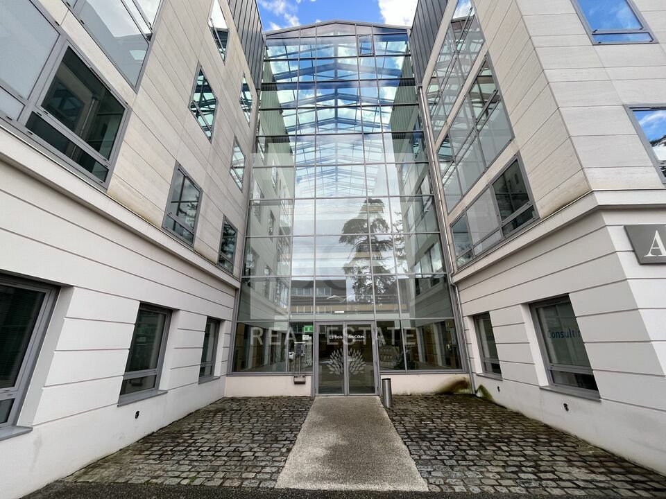 Local commercial 160 m² · à Limonest · 160 m² · 2 027 €/mois