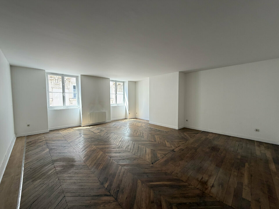Local commercial 119 m² · à Lyon 01 · 119 m² · 1 277 €/mois
