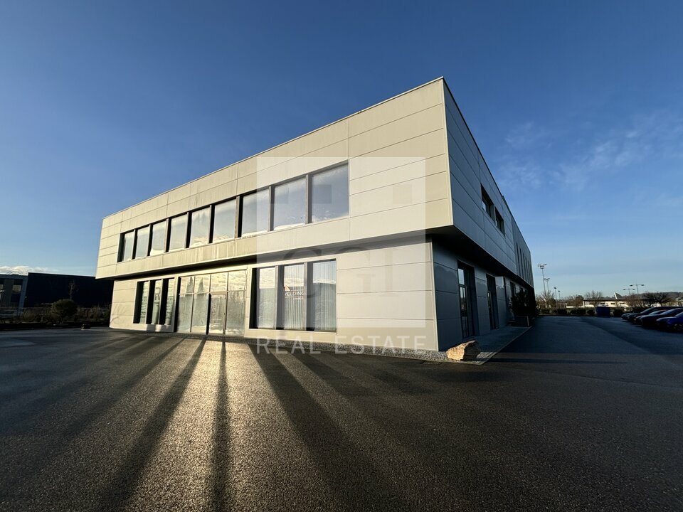 Local commercial 95 m² · à Beynost · 95 m² · 1 742 €/mois