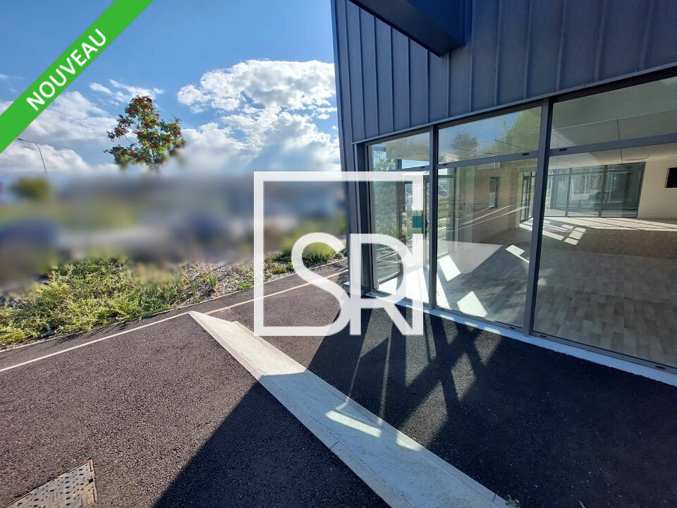 Maison 250 m² · à Pont du Chateau · 250 m² · 3 250 €/mois