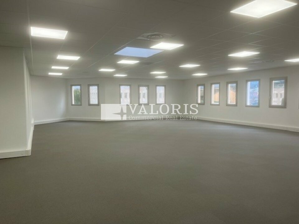Local commercial 255 m² · à La Penne sur Huveaune · 255 m² · 3 779 €/mois