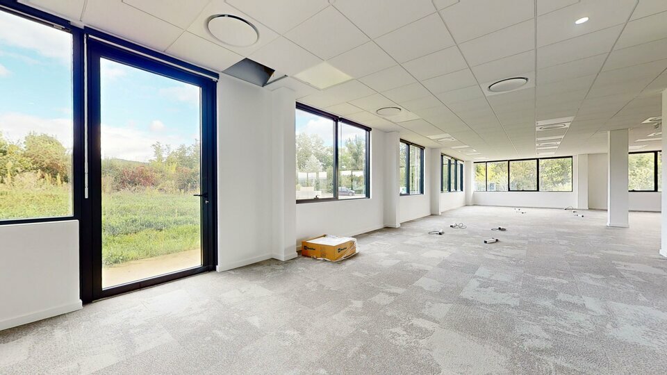 Local commercial 829 m² · à Limonest · 829 m² · 14 240 €/mois
