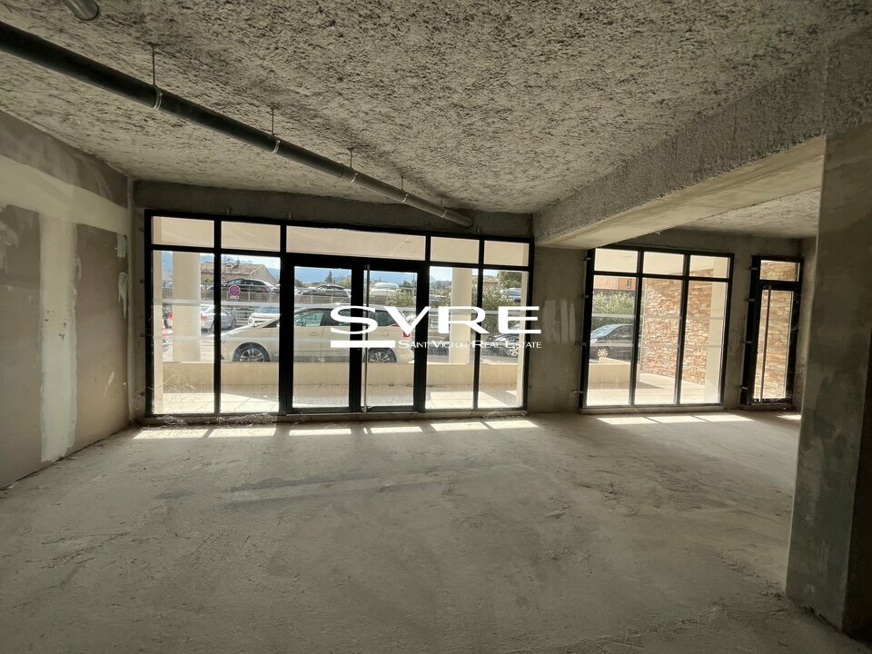 Local commercial 294 m² · à Auriol · 294 m² · 544 348 €