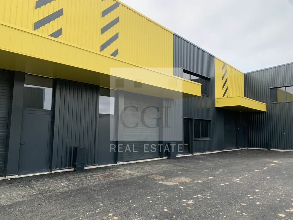 Local commercial 538 m² · à Frans · 538 m² · 4 000 €/mois