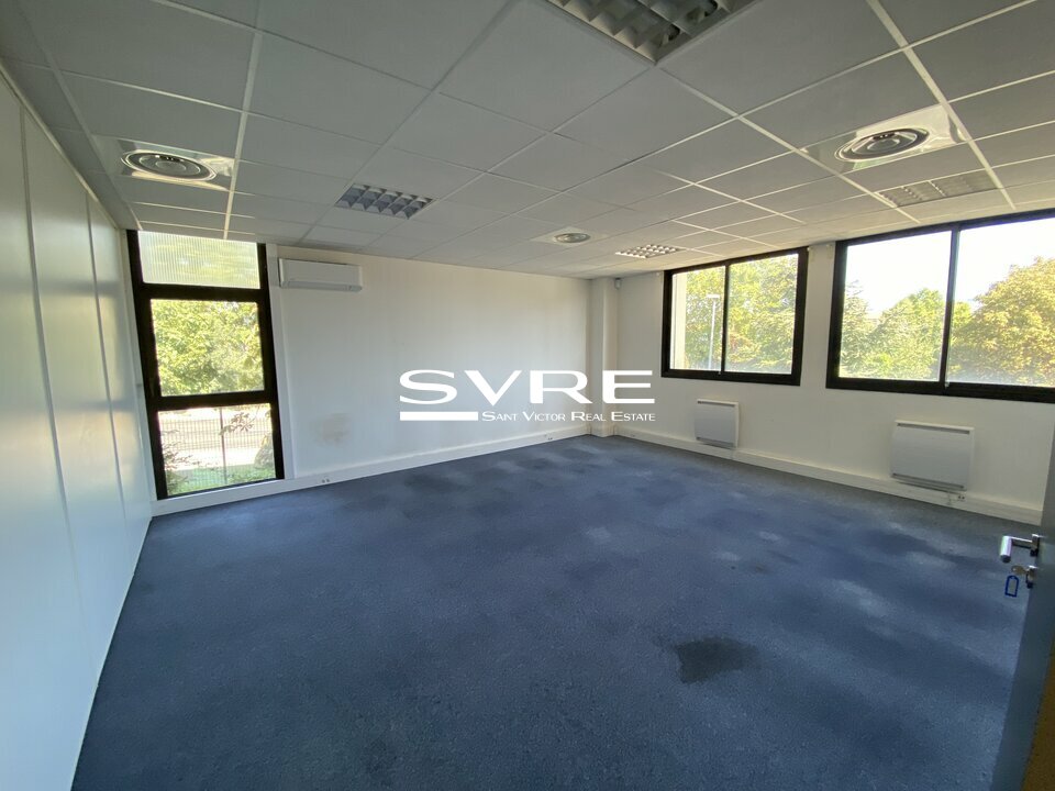 Local commercial 200 m² · à Marseille 13 · 200 m² · 2 375 €/mois