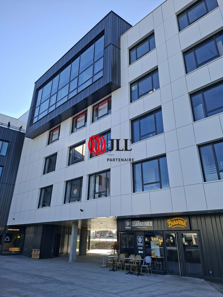 Local commercial 223 m² · à Clermont Ferrand · 223 m² · 4 349 €/mois