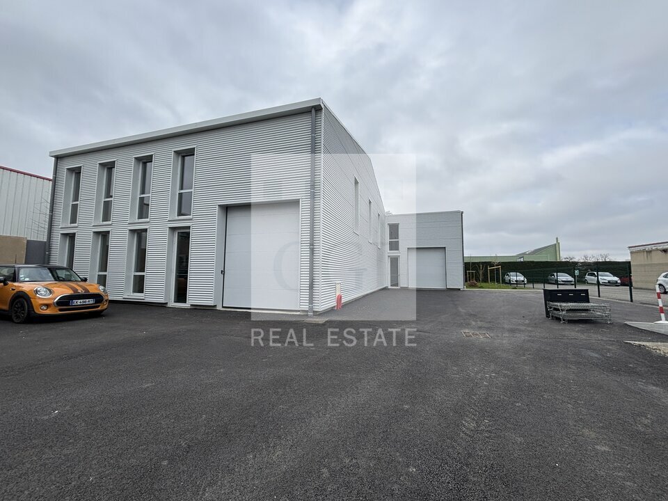 Local commercial 360 m² · à Chassieu · 360 m² · 3 488 €/mois