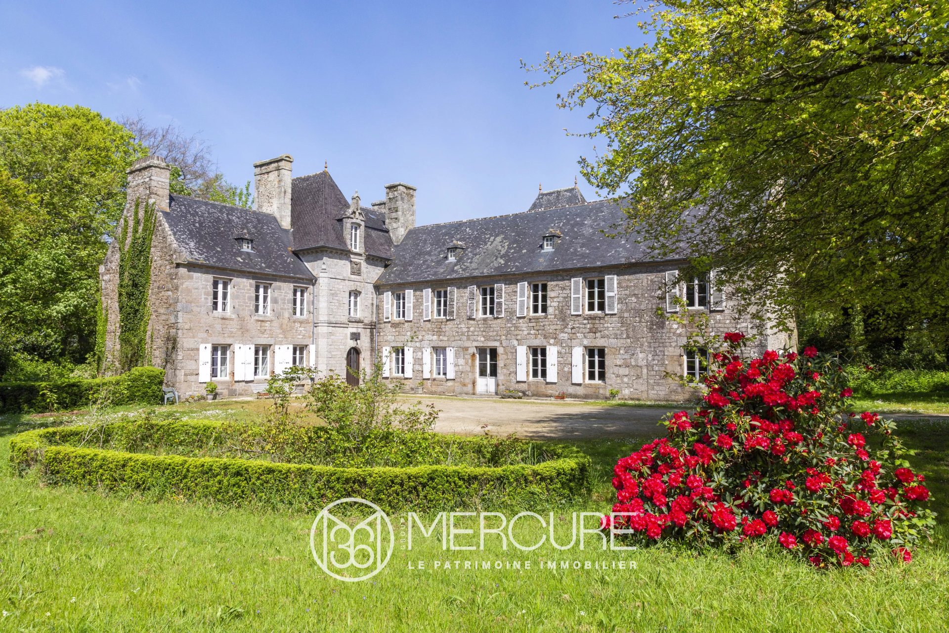 Maison 15 pièces 550 m² · à Lanarvily · 550 m² · 866 250 €