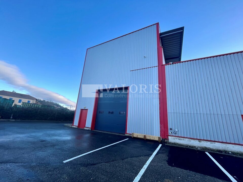 Local commercial 564 m² · à Dagneux · 564 m² · 3 750 €/mois