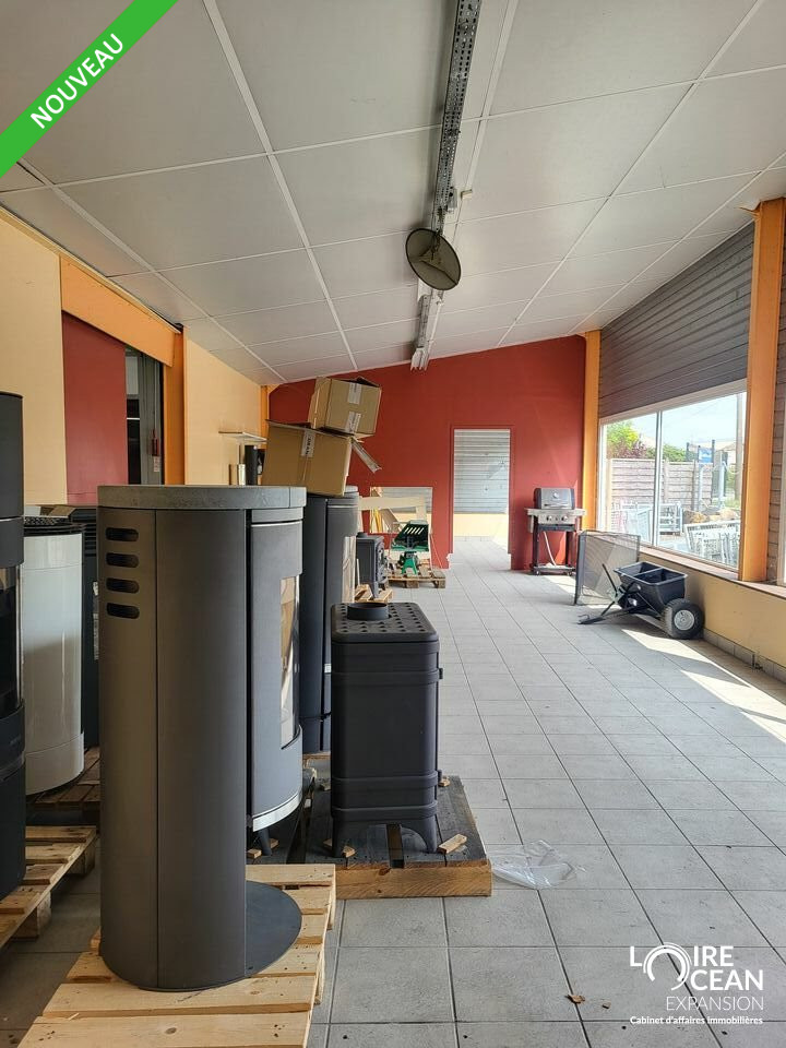 Local commercial 400 m² · à St Hilaire de Chaleons · 400 m² · 3 333 €/mois